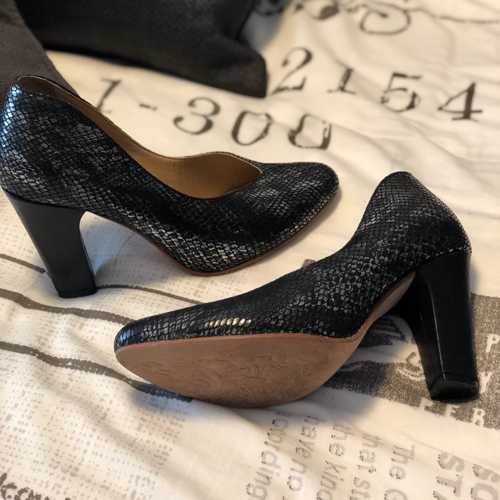 Poppy Barley Leather Pumps - US 6 Wide.